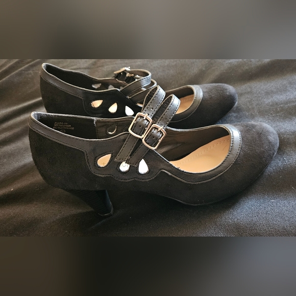 Chase & Chloe Women's Round Toe Two Tone Mary Jane Pumps Black Suede Size 10 - Picture 1 of 3